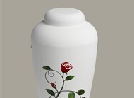 Hvid soft urne med rose. Kr.: 1.425,-